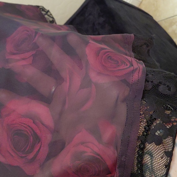 KILLSTAR 3XL EBON ROSE SHORT SLEEVES RED ROSES HAS POCKETS - Picture 8 of 17